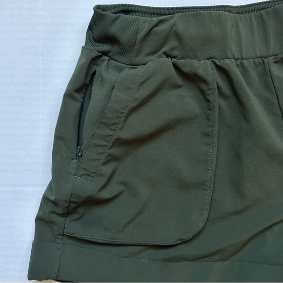Zella Getaway Cargo Shorts in Army Green Sz M - Picture 6 of 7